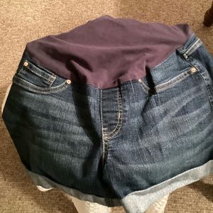 LEVI SIZE MEDIUM MATERNITY SHORTS.